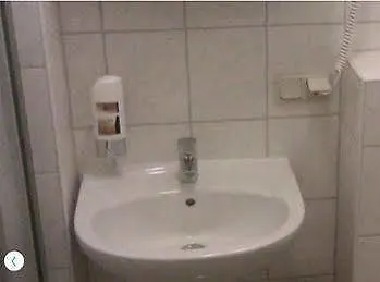 מלון Hotel Central Hannover 3*